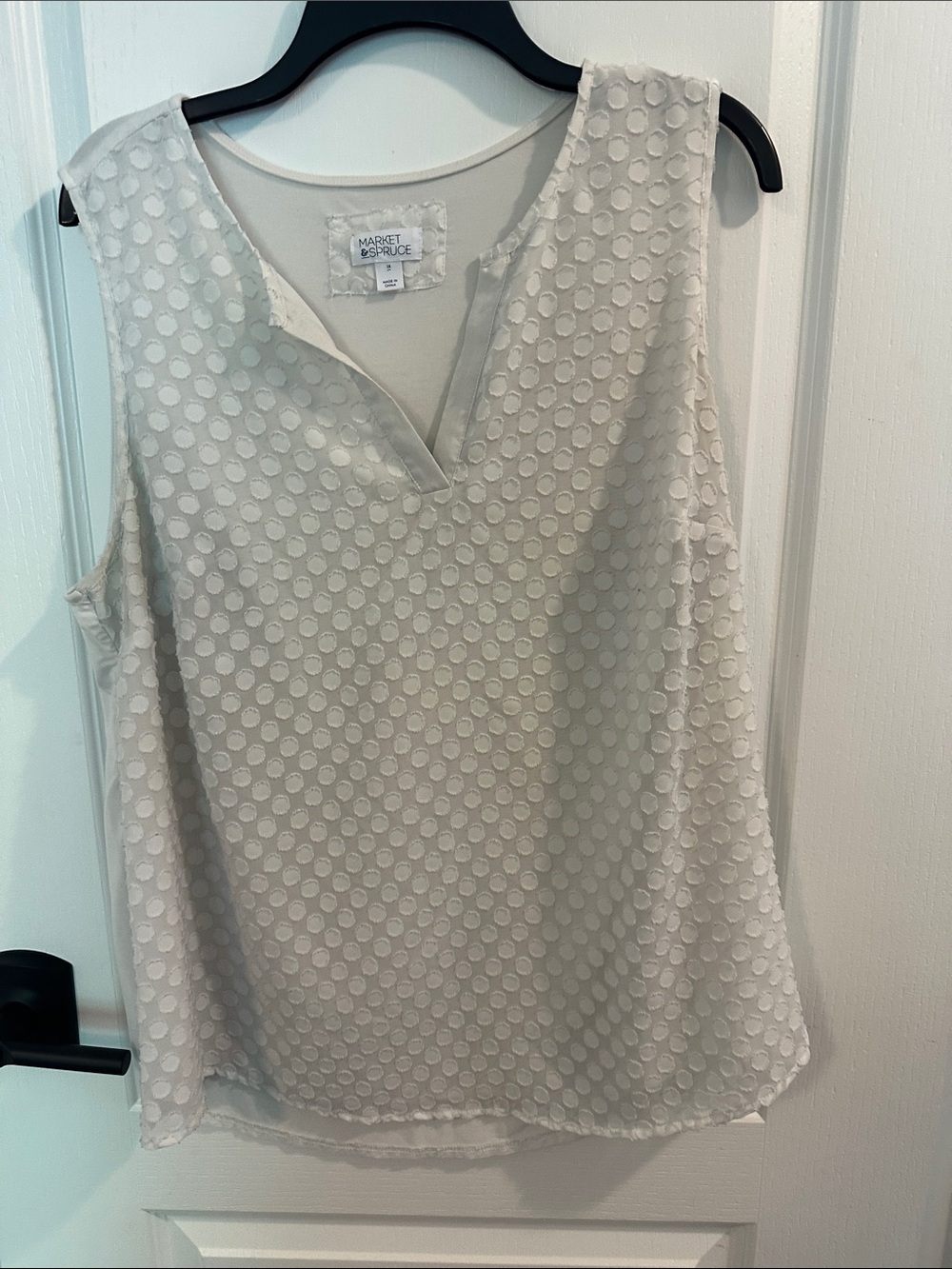 Market & Spruce Cream Textured Dot Sleeveless V-Neck Camisole